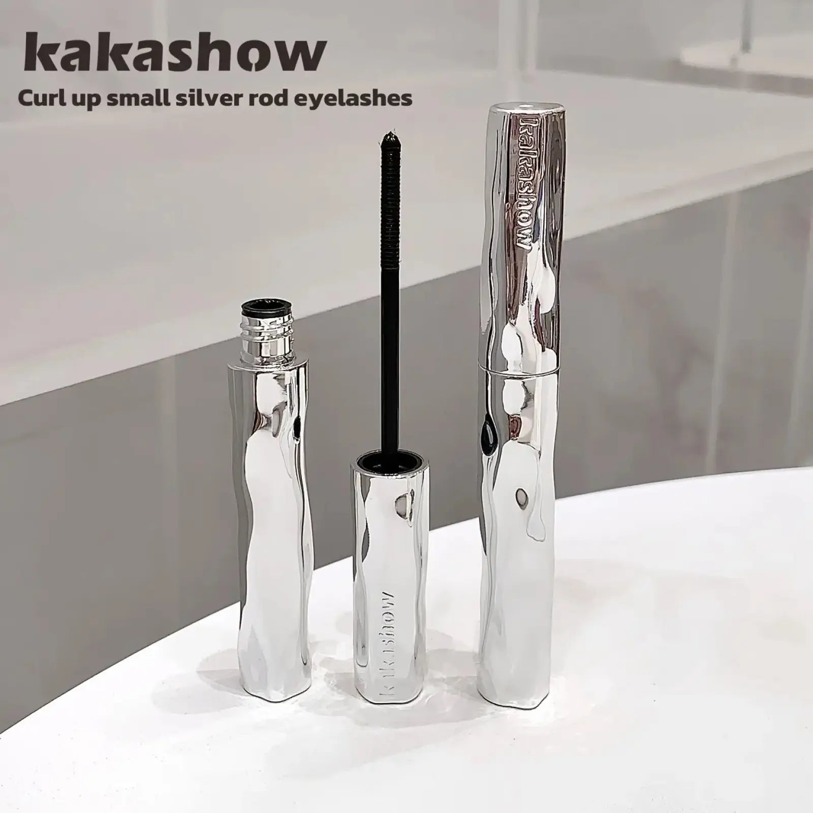 This Mascara Creates Thick, Long, and Curled Lashes.It'S Waterproof, Smudge-Proof, and Long-Lasting, Giving You Perfectly Defined Lashes like a Sunflower.The Black Formula Dries Quickly and Forms a Protective Film.